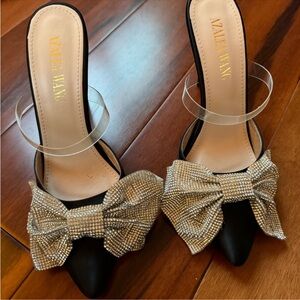 Women’s brand new bow heels black silver shiny stylish size 7.5 US pumps